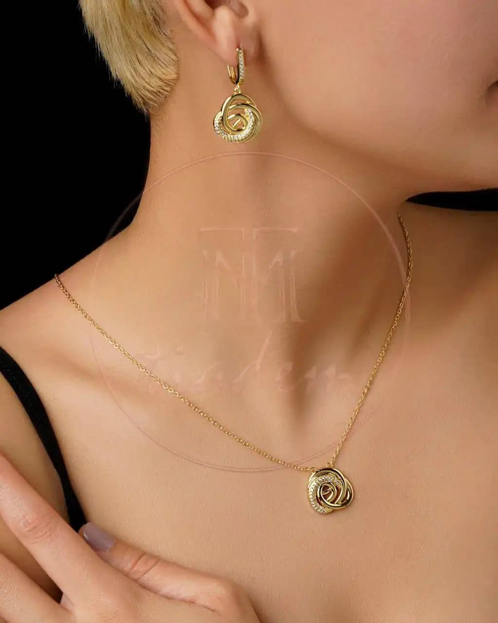 نیم‌ست طرح طلای گل رز – نیم‌ست نگین‌دار آبکاری طلا ۱۸ عیار