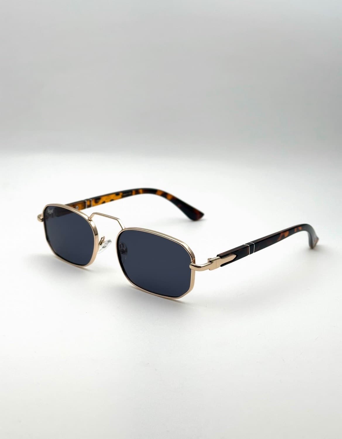 عینک آفتابی زنانه و مردانه پرسول مدل متال بریج اشرف تک Persol r091181