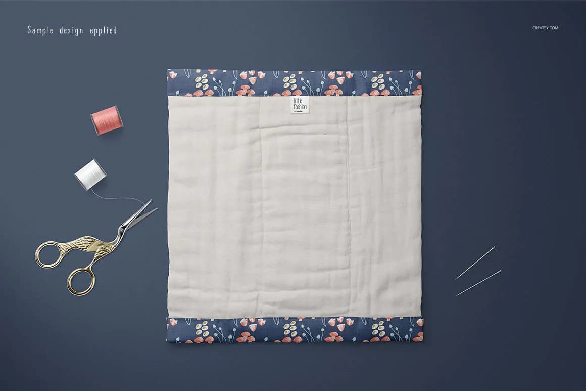 موکاپ پیشبند آروغ گیر نوزاد — تصویر ۲