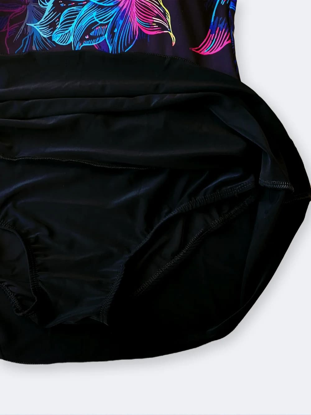 مایو دامنی خاص و شیک زنانه برای استخر شنا اسپیدو ( Speedo ) کاپ دار — تصویر ۶