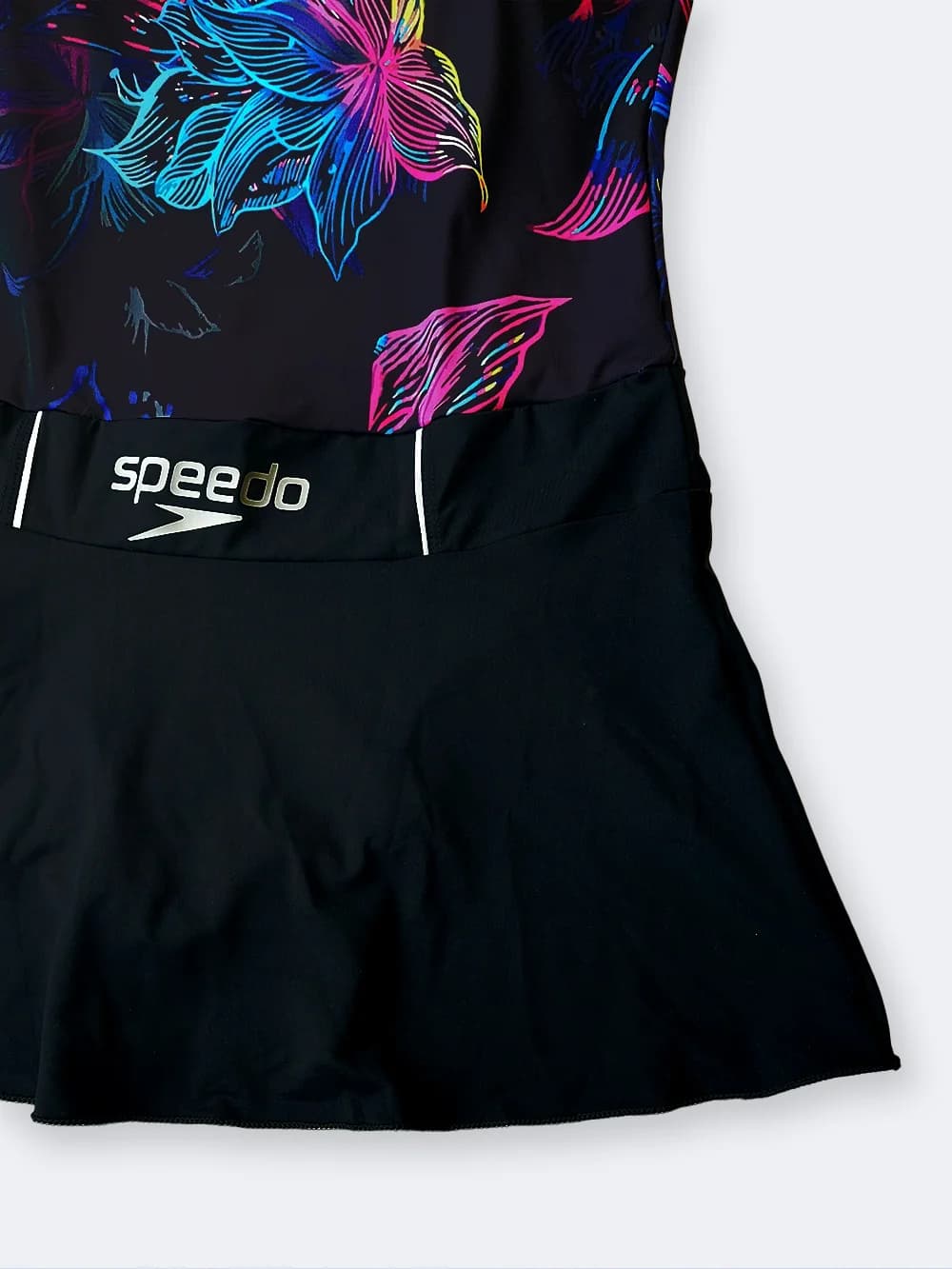 مایو دامنی خاص و شیک زنانه برای استخر شنا اسپیدو ( Speedo ) کاپ دار — تصویر ۵