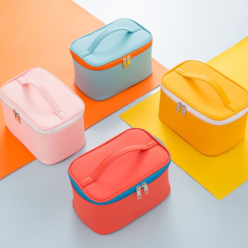 کیف لوازم آرایشی صندوقی چرم مدل رنگی طرح LOVE کد M121 — تصویر ۴