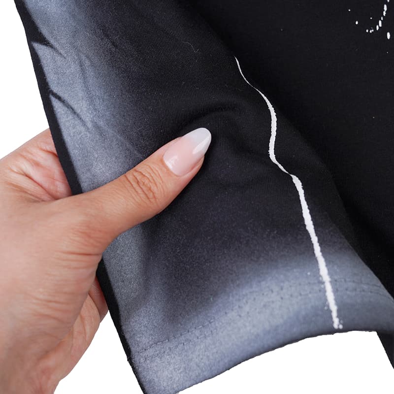 تیشرت کراپ زنانه باکسی طرح سایه دار جلو نوشته loewe — تصویر ۵