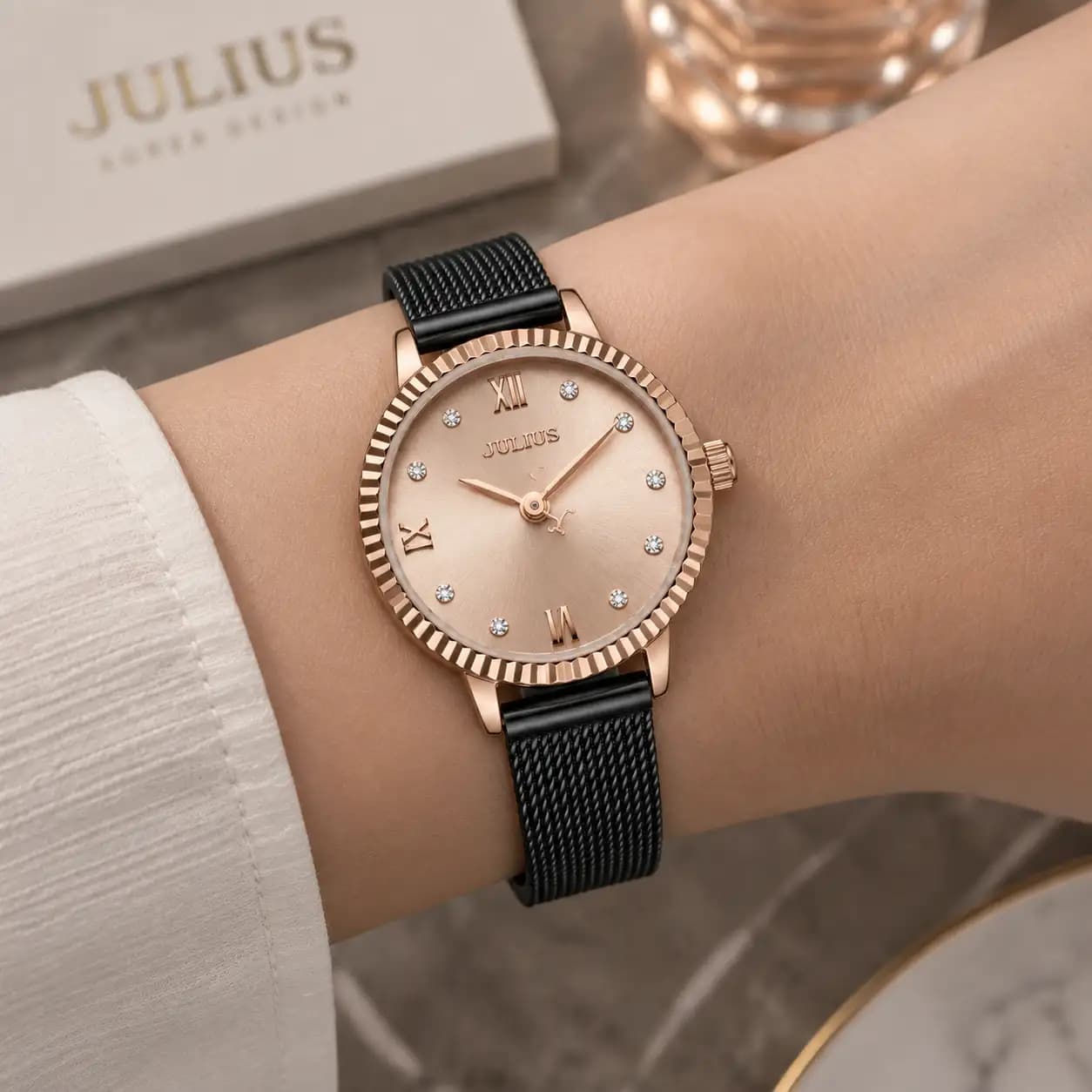ساعت جولیوس زنانه JA-1078C استیل رزگلد با بند حصیری مشکی موتور تک حالته صفحه کرم — تصویر ۳