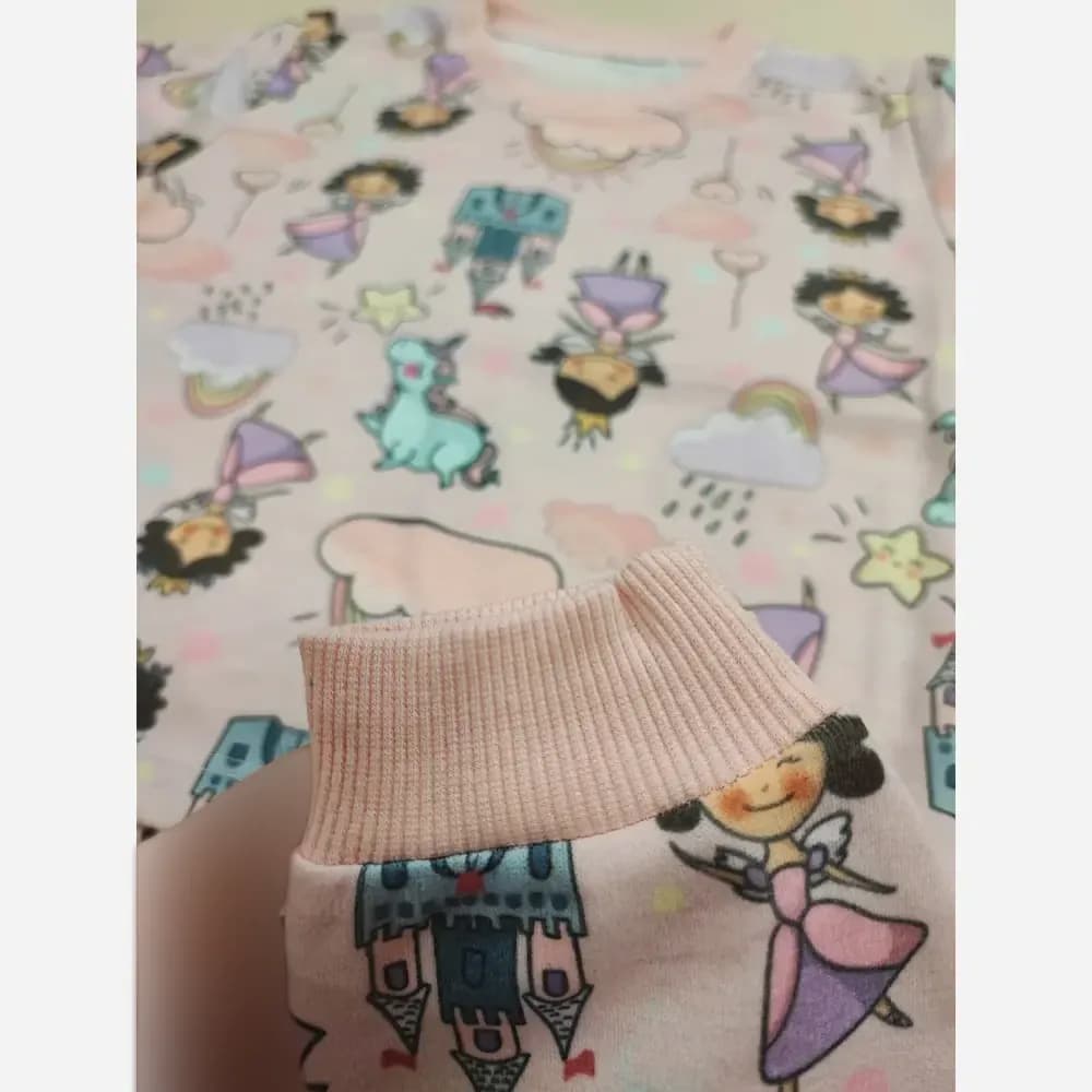 ست بلوز و شلوار راحتی دخترانه طرح پرنسس و اسب تک شاخ — تصویر ۳