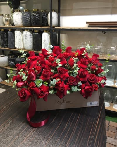 گل فروشی خیابان حافظ با ارسال فوری و قیمت ارزان 7446