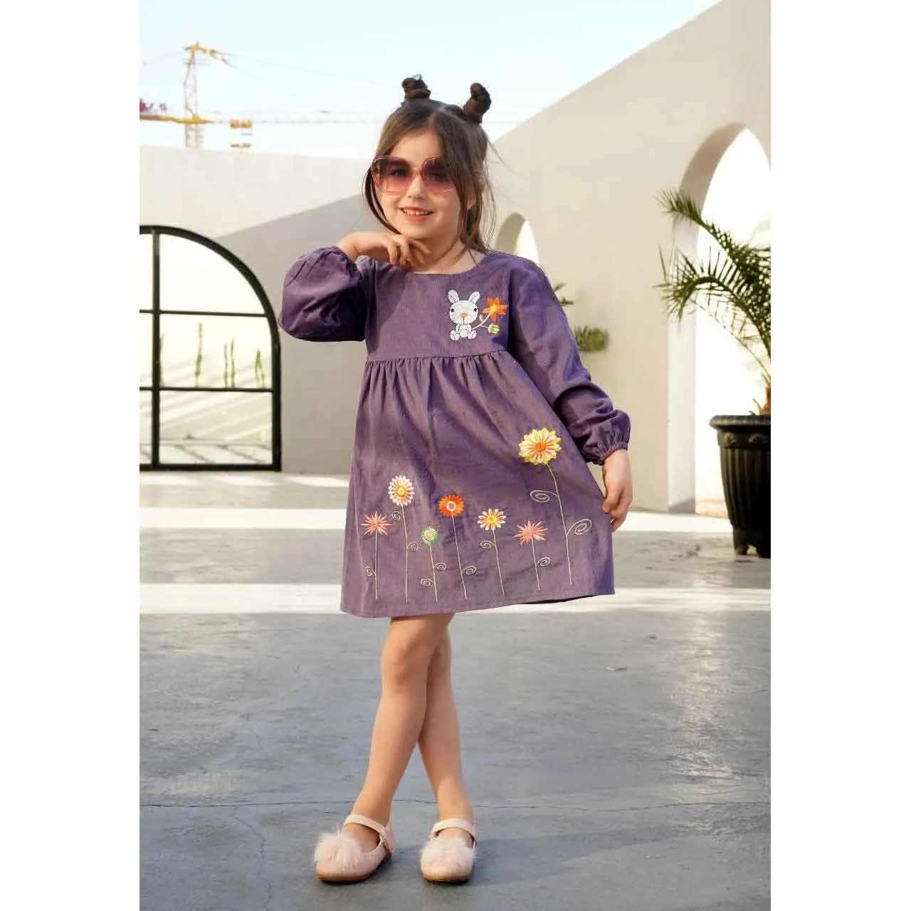 سارافون دخترانه مخمل کبریتی گلدوزی مناسب 1 تا 4 سال — تصویر ۲