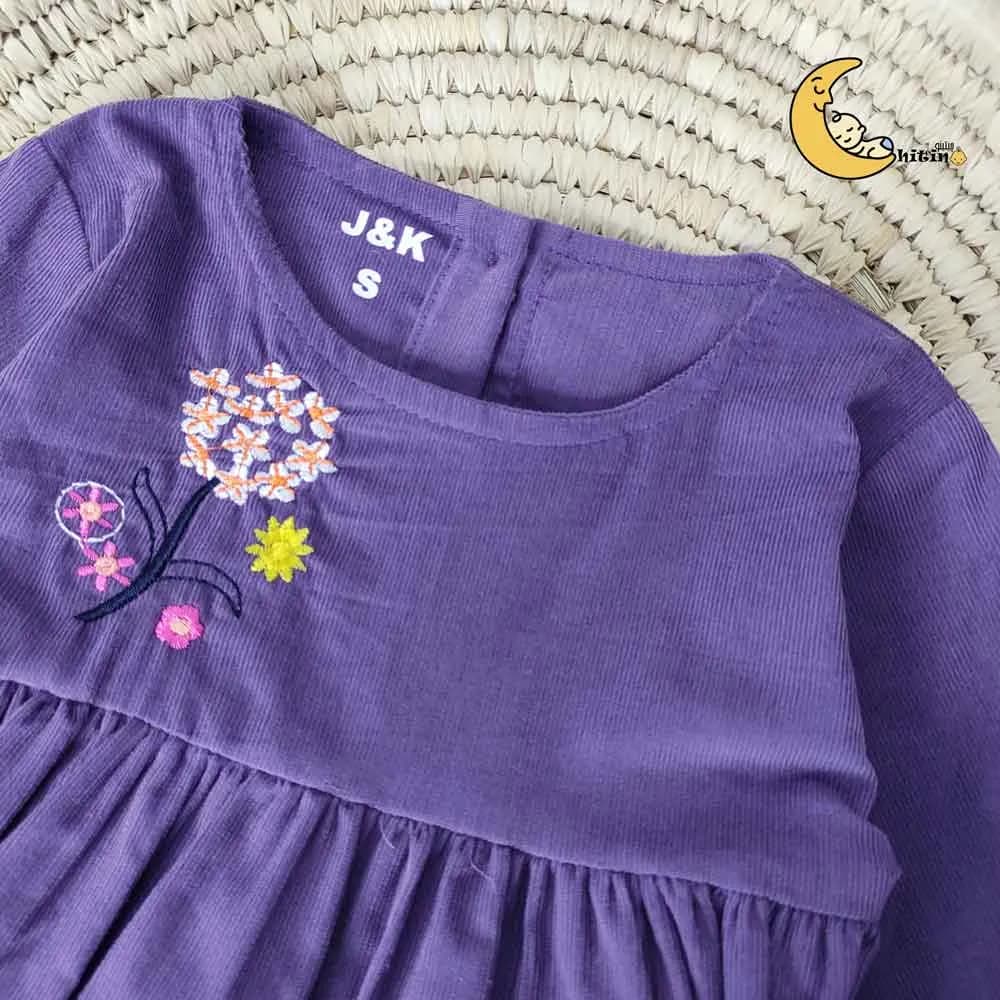 سارافون دخترانه مخمل کبریتی گلدوزی مناسب 1 تا 4 سال — تصویر ۳