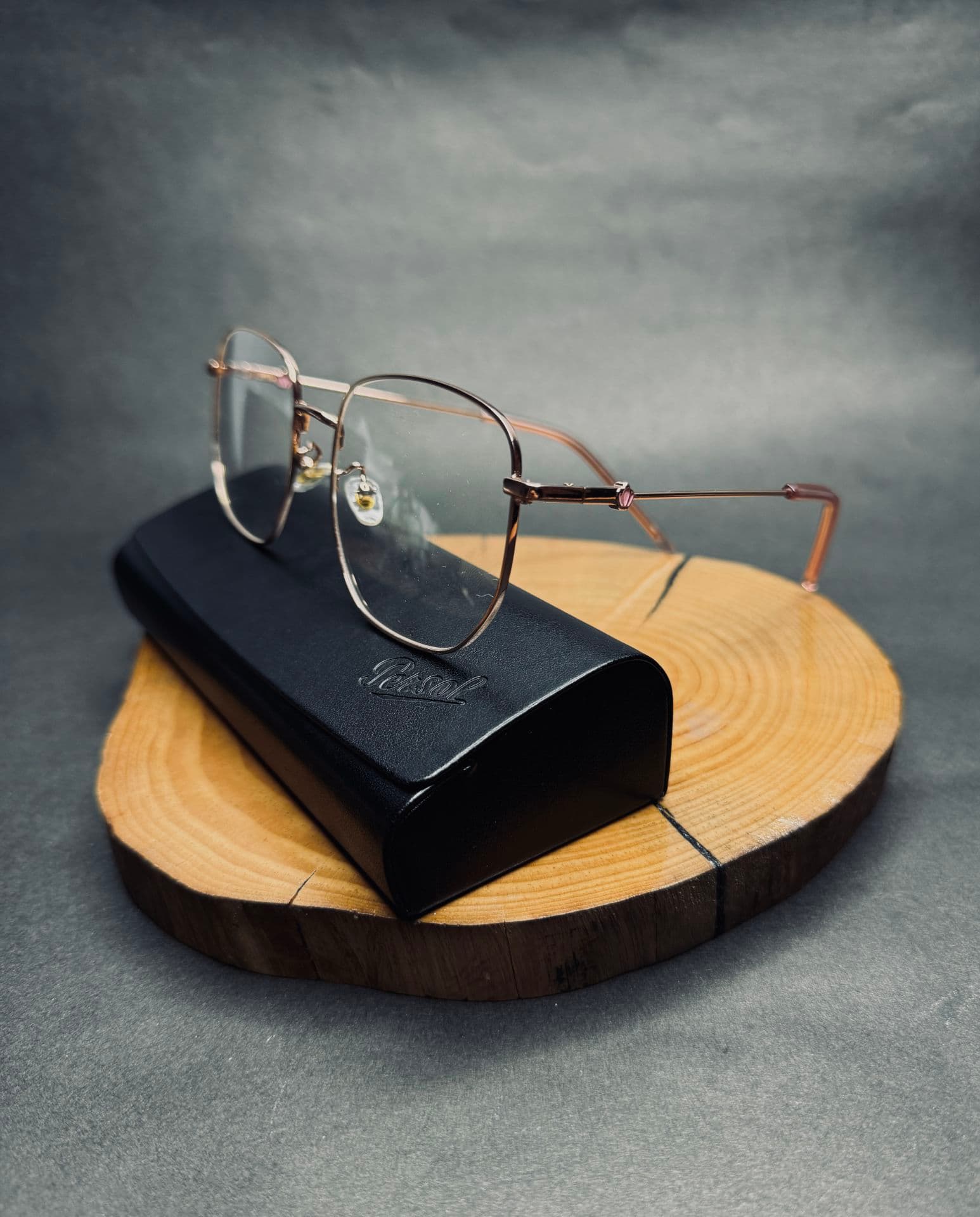 عینک طبی بلوکات پرسول persol اسپرت سبک یووی ۴۰۰ تاج( مناسب کار با موبایل،استایل کردن و یا تعویض عدسی)