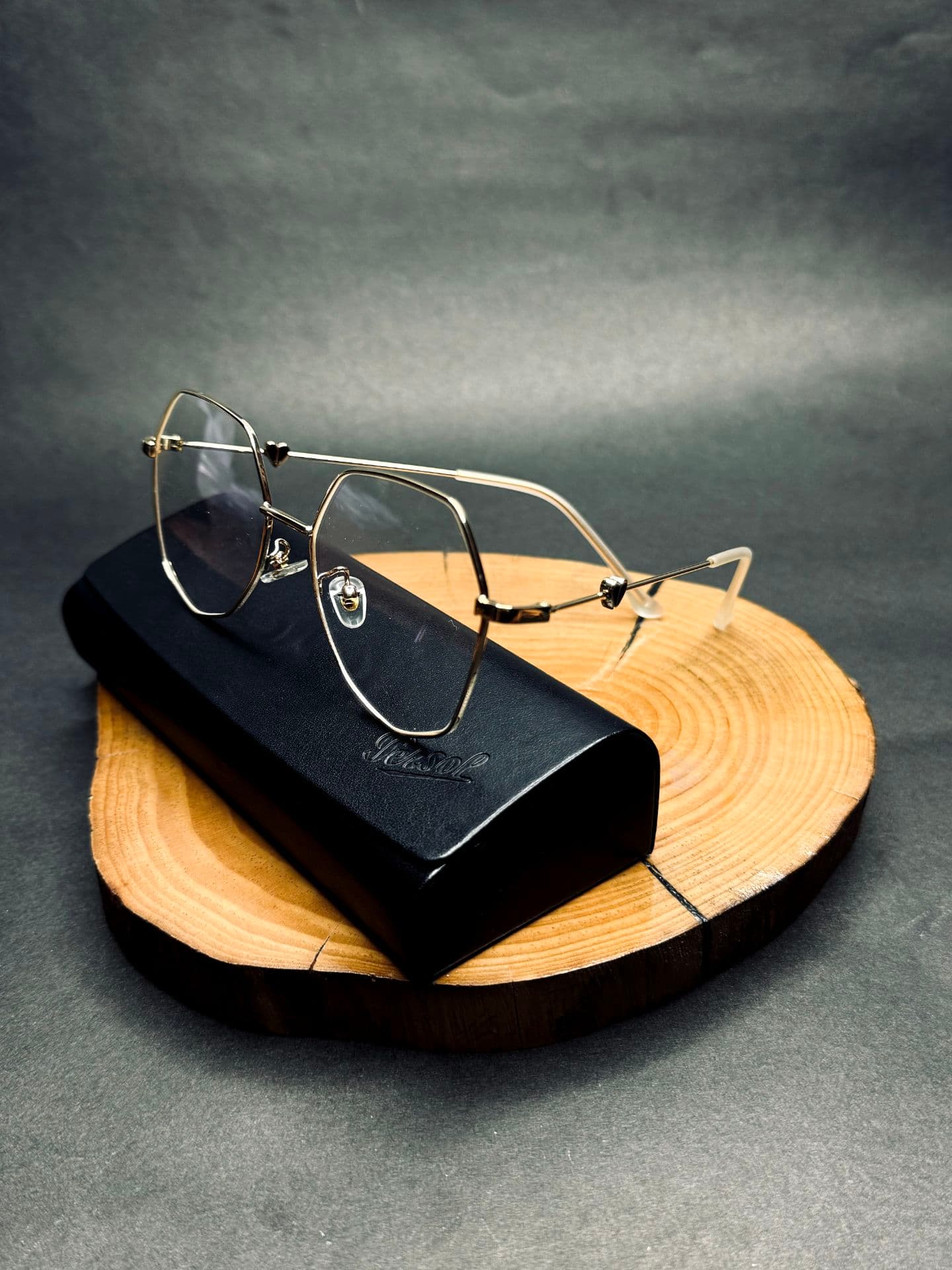 عینک طبی بلوکات پرسول persol اسپرت سبک یووی ۴۰۰ قلب( مناسب کار با موبایل،استایل کردن و یا تعویض عدسی)