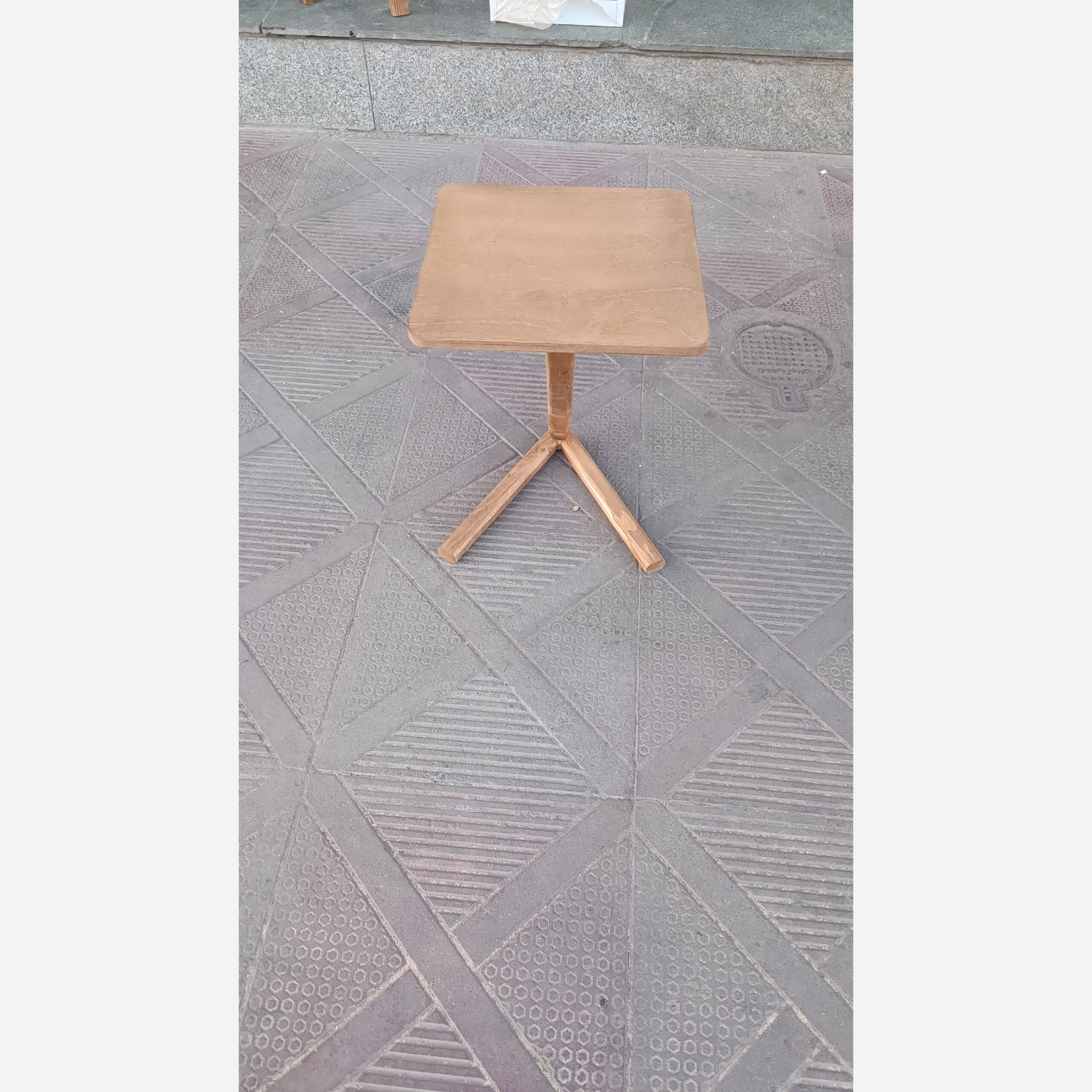 میز عسلی جلومبلی تک پایه مبلمان فرنا مدل 1133132 — تصویر ۳