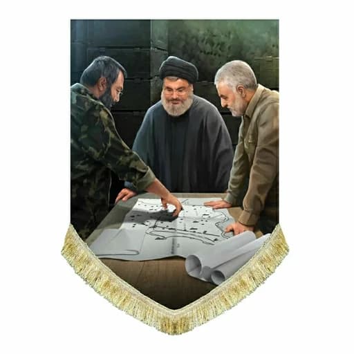 کتیبه مخمل عمودی شهید سید حسن نصرالله و شهید حاج قاسم سلیمانی و عماد مغنیه