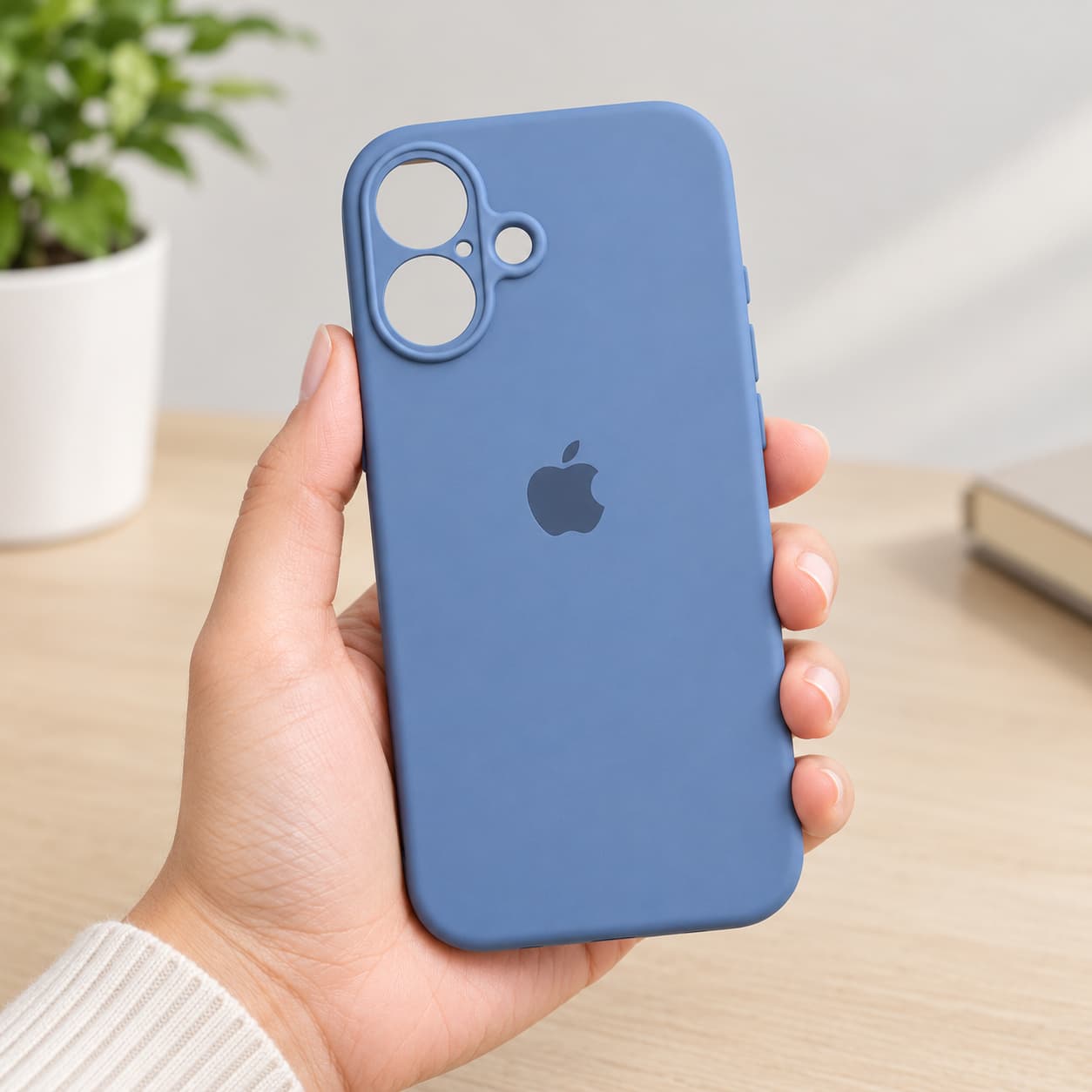 قاب گوشی iPhone 16 سیلیکونی پاک کنی اورجینال داخل پارچه‌ای محافظ لنز دار رنگ فیلی — تصویر ۲