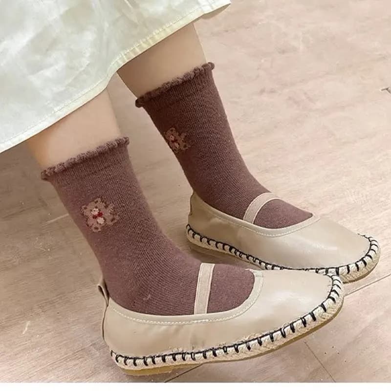جوراب بچگانه دخترانه ضد لغزش نیم ساق اسپرت طرح چری بر (مناسب 1 تا 12 سال) — تصویر ۵