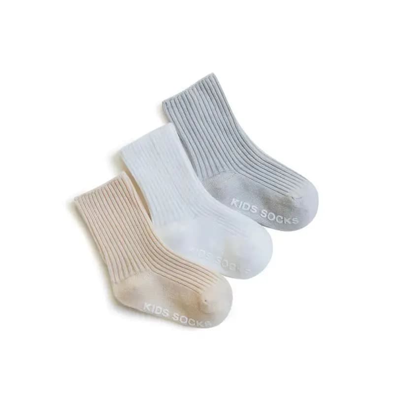 جوراب بچه گانه ضد لغزش نیم ساق کبریتی مجموعه 3 عددی طرح رافائل (مناسب صفر تا 3 سال)