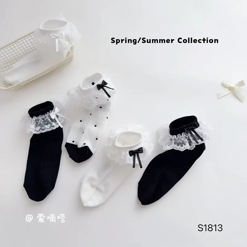 جوراب مجلسی دخترانه گیپور دار طرح black white (مناسب کودکان 2 تا 10 سال) — تصویر ۳