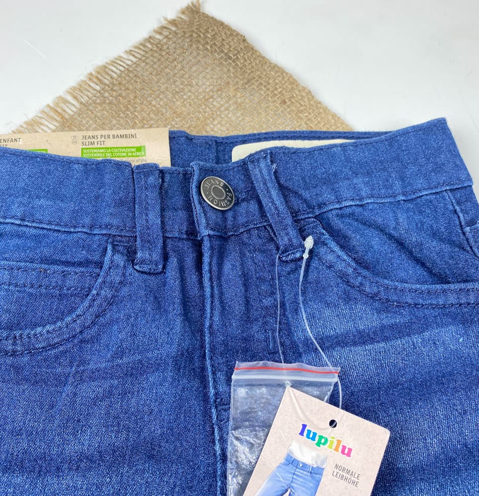 شلوار جین slim fit برند lupilu طرح جیب دار دکمه قزن دار سورمه ای رنگ — تصویر ۲