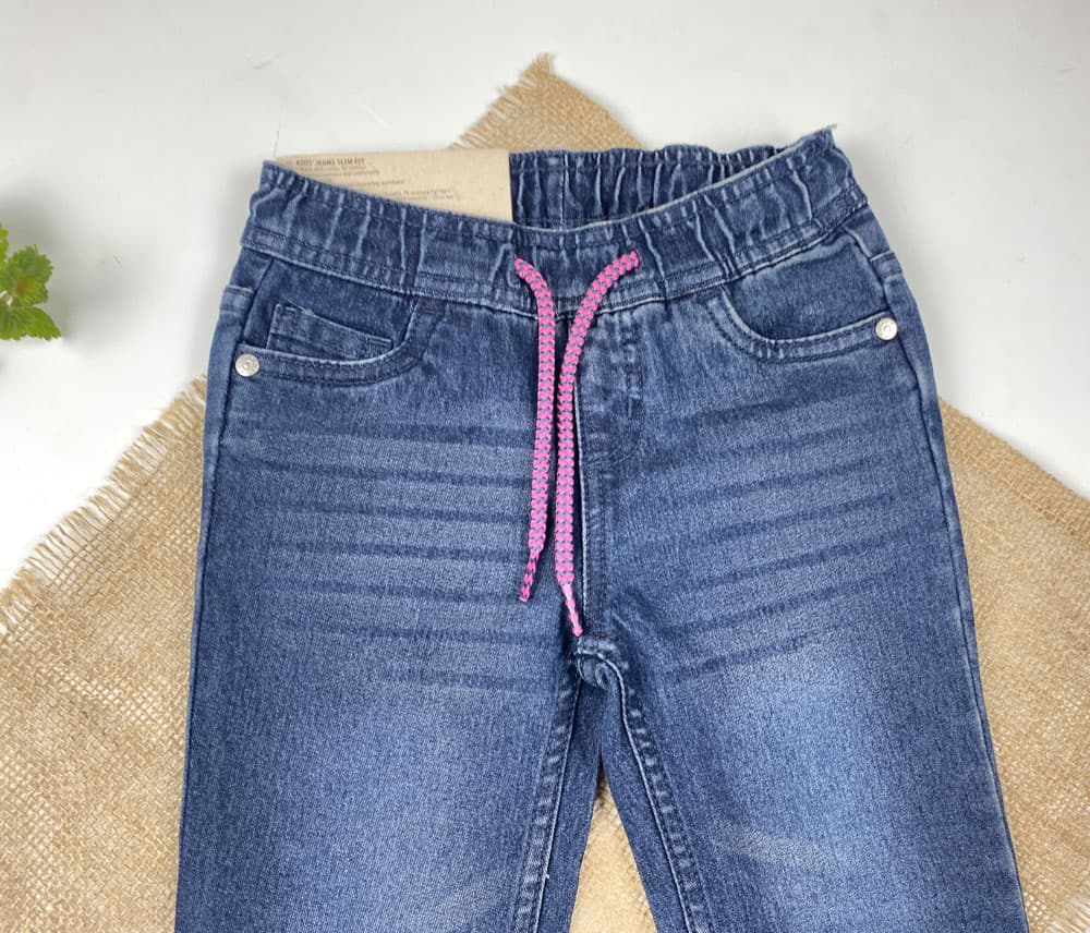 شلوار جین slim fit برند lupilu طرح جیب دار کمرکش بدون دکمه بندک صورتی سورمه ای رنگ — تصویر ۲