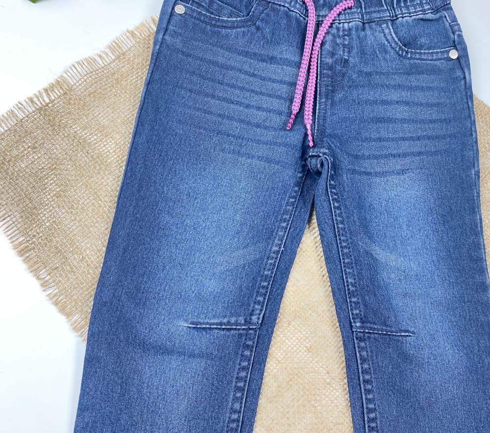 شلوار جین slim fit برند lupilu طرح جیب دار کمرکش بدون دکمه بندک صورتی سورمه ای رنگ — تصویر ۴