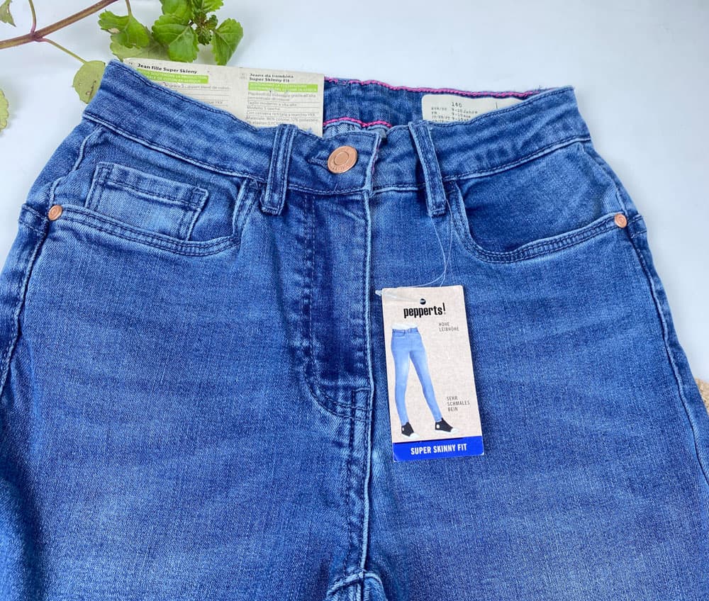 شلوار جین دخترانه برند pepperts کمر کش دار آبی رنگ – 9 تا 10 سال — تصویر ۳