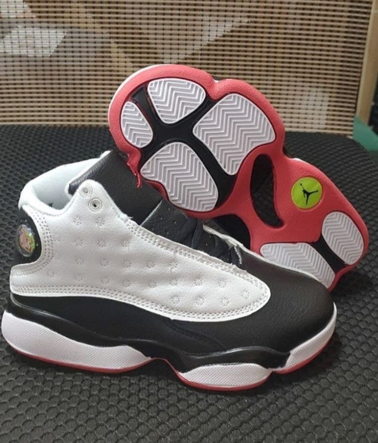 کتونی بچه گانه نایک ایر جردن ۱۳ سفید مشکی Nike air jordan 13
