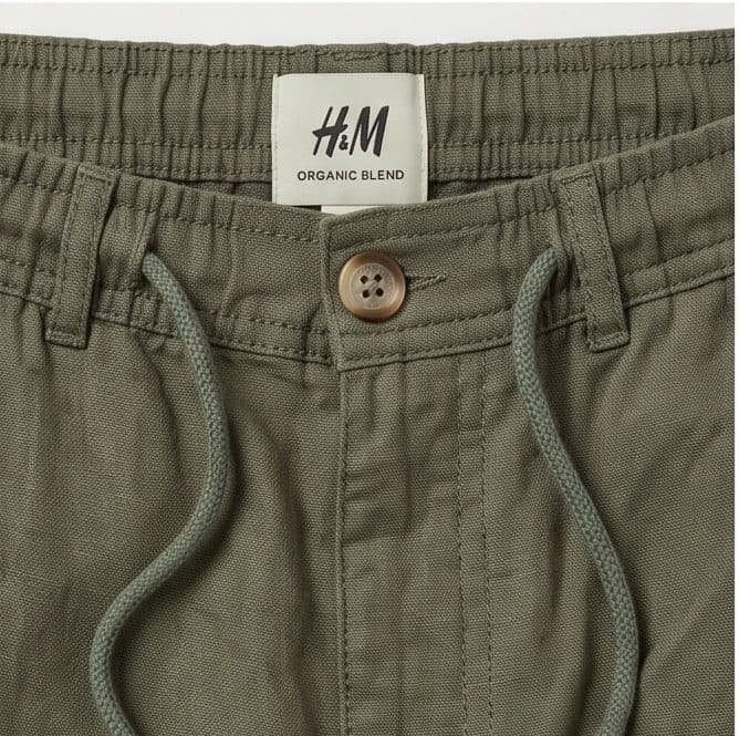 شلوار لینن مردانه نیم بگ خنک و راحت برند H&M – سبز ارتشی — تصویر ۶