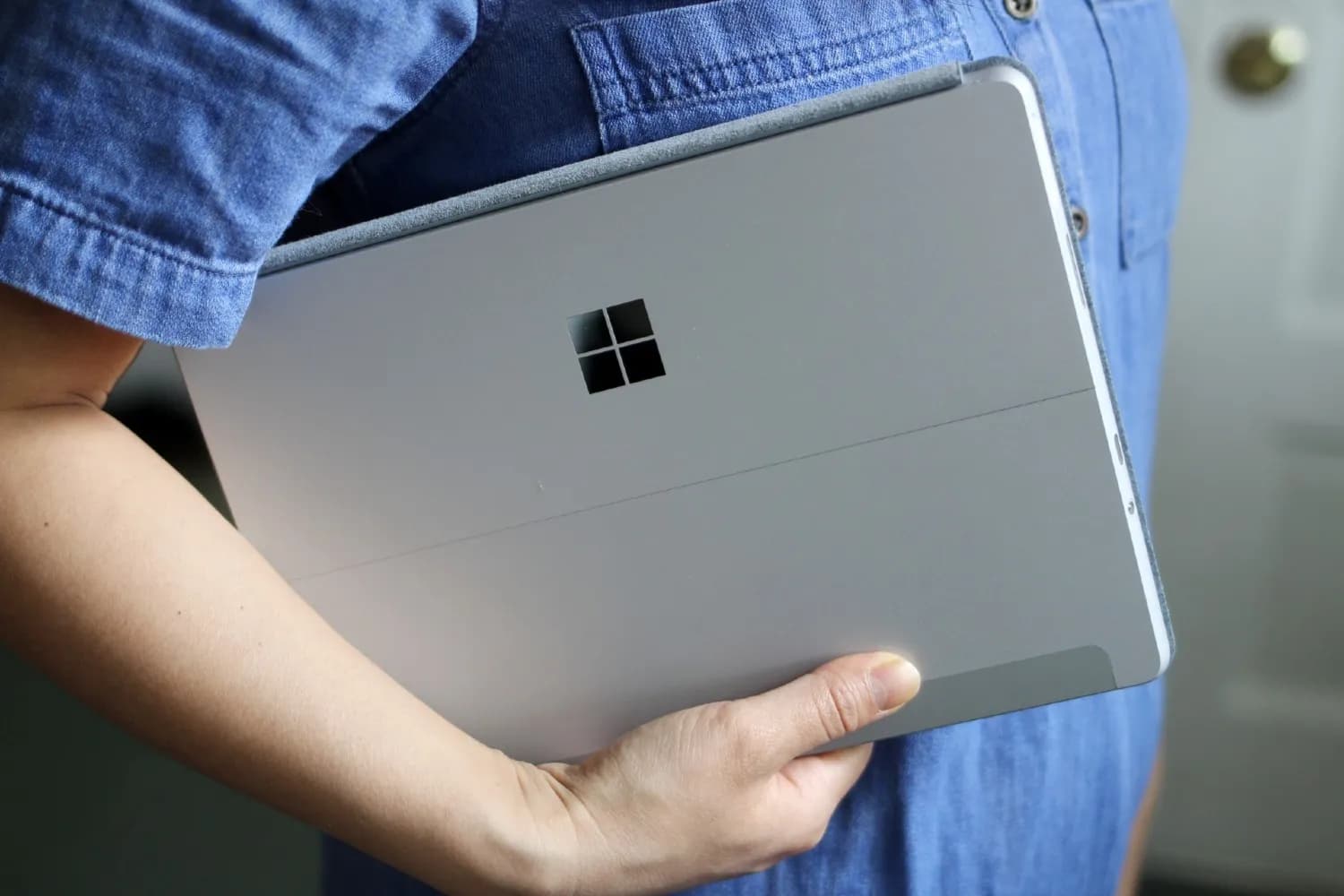 لپ تاپ استوک مایکروسافت Surface Go 2 مدل M3-8100Y 8Gb 128Gb SSD Intel UHD 10.5” FHD Touch — تصویر ۲