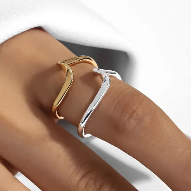 انگشتر زنانه / دخترانه فری سایز free size مدل مینیمال در دو رنگ طلایی و نقره ای جنس آبکاری نقره رنگ ثابت کد zmp
