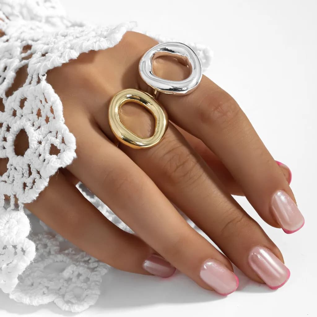 انگشتر زنانه / دخترانه فری سایز free size طرح 2026 دایره مینیمال رنگ طلایی و نقره ای لاکچری آبکاری نقره رنگ ثابت کد zmp — تصویر ۲