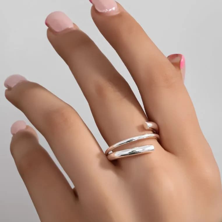 انگشتر زنانه / دخترانه فری سایز free size مدل 3 لاین رنگ نقره ای مناسب روزمره جنس آبکاری نقره رنگ ثابت کد zmp — تصویر ۲