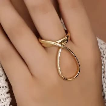 انگشتر زنانه در دو رنگ نقره ای و طلایی فری سایز free size طرح مینیمال حلقه ای مدرن آبکاری نقره رنگ ثابت کد zmp