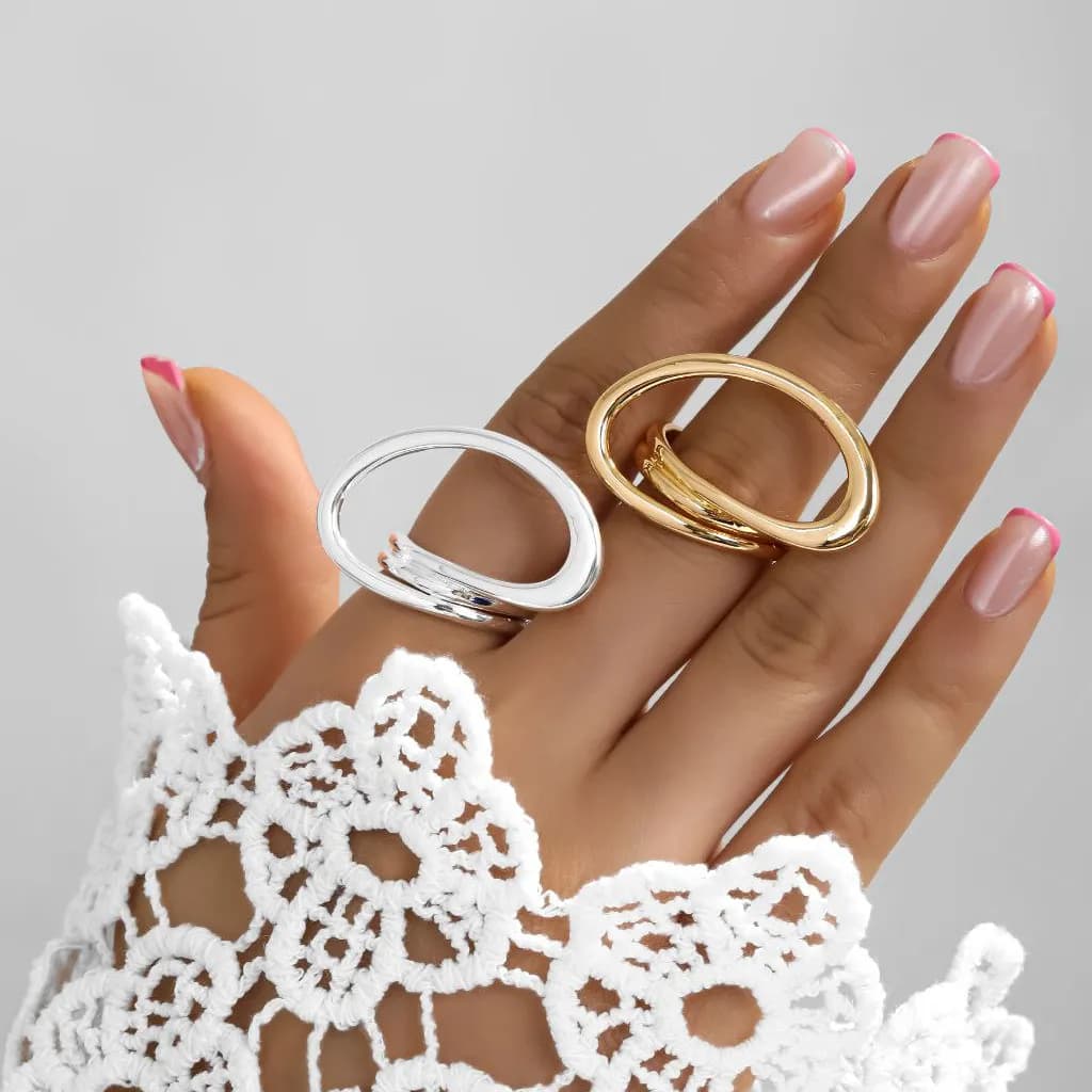 انگشتر زنانه فری سایز free size مدل درشت مینیمال رنگ نقره ای و طلایی تخت آبکاری نقره رنگ ثابت کد zmp — تصویر ۲