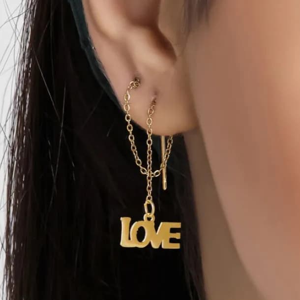گوشواره بخیه ای زنانه طرح کلمه LOVE رنگ طلایی آبکاری نقره ضد حساسیت رنگ ثابت کد zmp