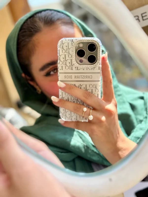قاب شفاف دیور طرح White گوشی آیفون 17 پرو — تصویر ۲