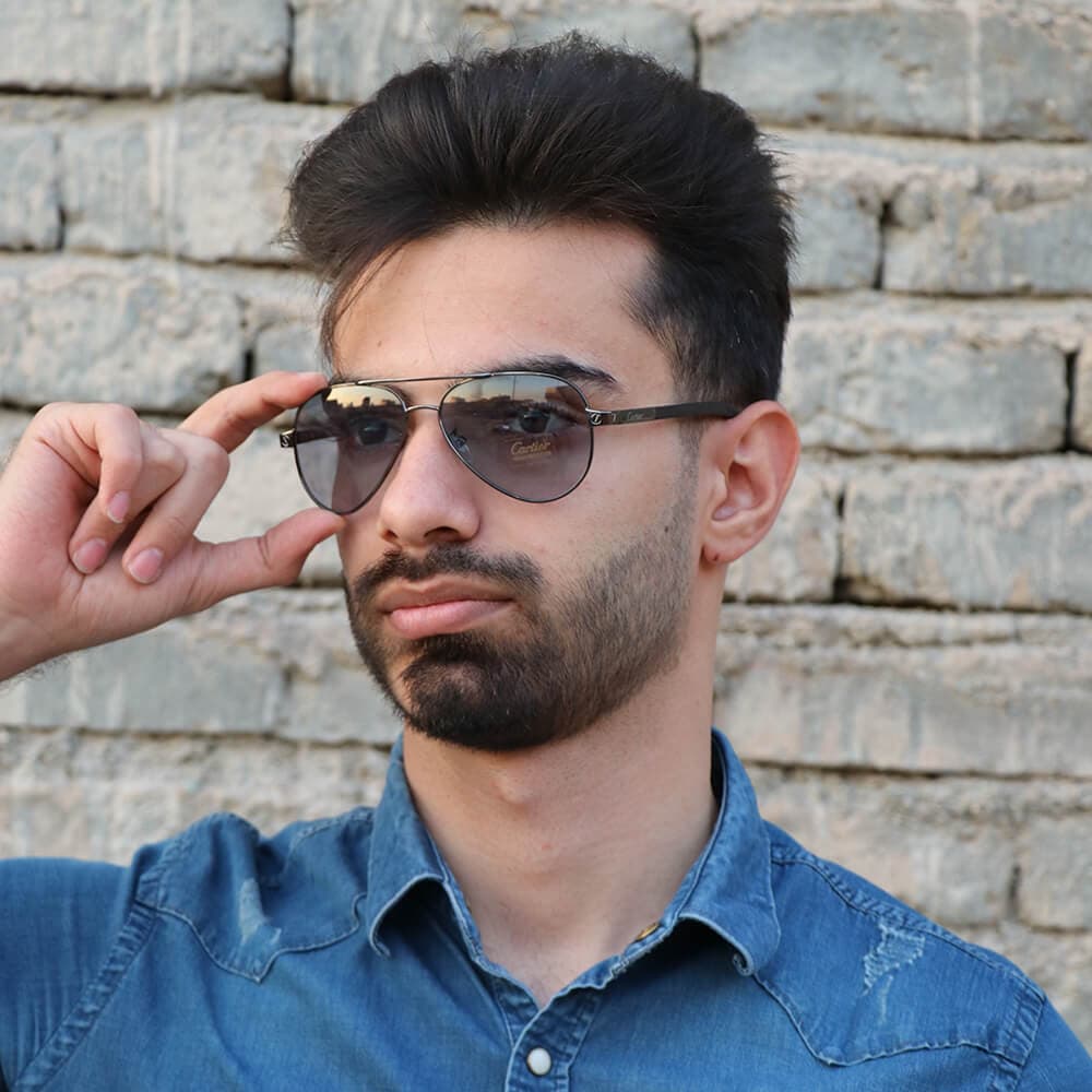 عینک آفتابی خلبانی کارتیه با عدسی فتوکرومیک، فریم نوک مدادی و دسته چوبی مدل T3611 — تصویر ۷