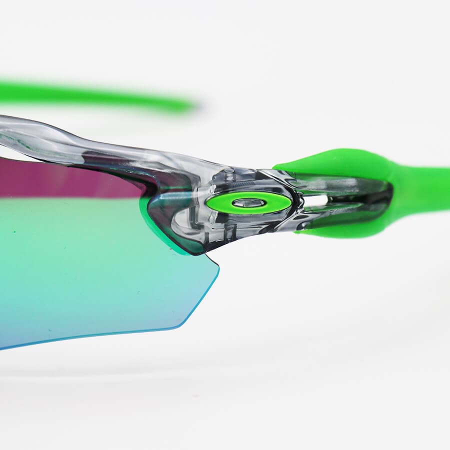 عینک ورزشی OAKLEY با فریم رنگ طوسی و سبز، 5 کاور لنز قابل تعویض و تجهیزات کامل مدل OO9275-06 — تصویر ۷