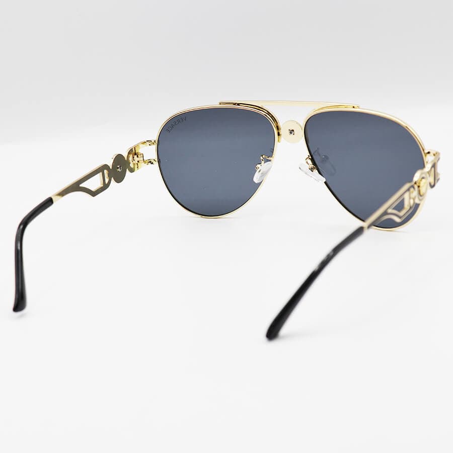 عینک آفتابی VERSACE با فریم خلبانی، رنگ مشکی و طلایی و لنز دودی تیره مدل 43675 — تصویر ۴