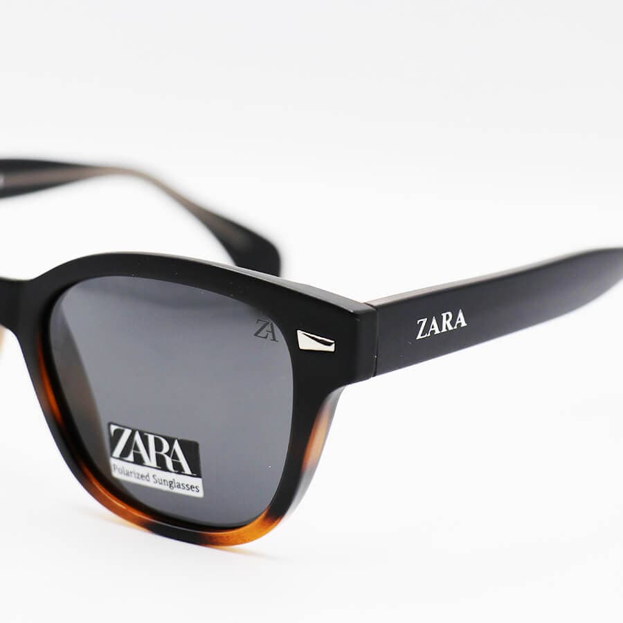 عینک آفتابی Zara با فریم مشکی مات، شکل ویفرر، دسته سیمدار و لنز دودی تیره و پلاریزه مدل 66808 — تصویر ۵