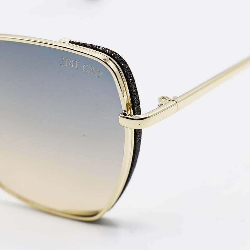 عینک آفتابی زنانه شاین دار با فریم طلایی و لنز دودی سایه روشن JIMMY CHOO مدل 28017 — تصویر ۵