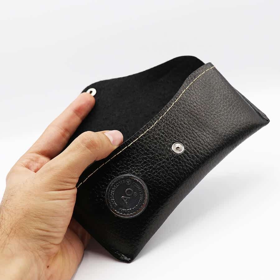 کیف عینک کلاسیک امریکن اپتیکال AO با رنگ مشکی، جنس چرمی و کمری مدل 992789 — تصویر ۴