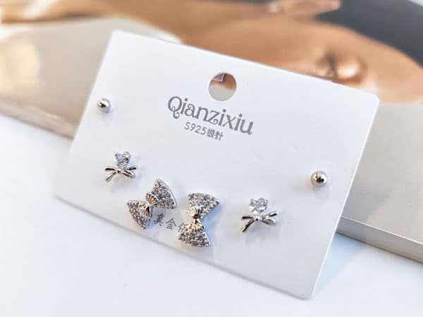 پک گوشواره مینیمال پاپیون نگینی کد 10777 — تصویر ۲
