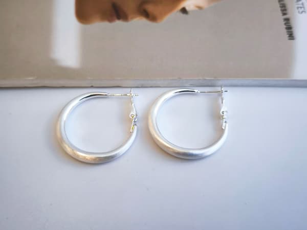 گوشواره حلقه ای مینیمال ظریف کد 10381 — تصویر ۵
