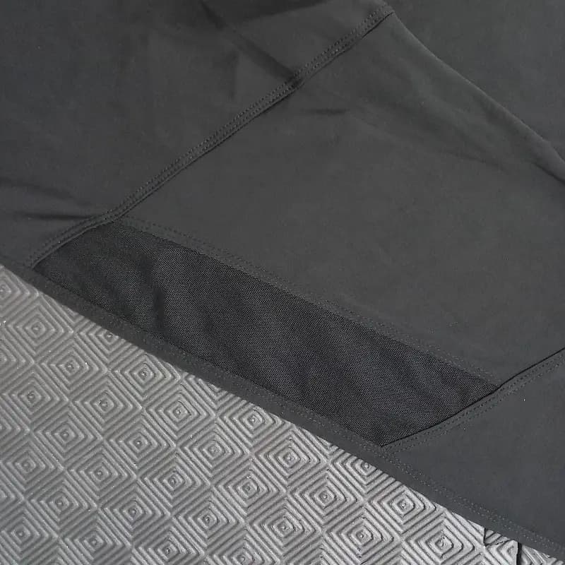 ست تاپ و شلوارک ورزشی زنانه ریباک جنس فلامنت — تصویر ۴