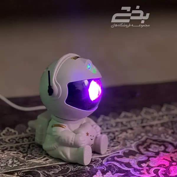چراغ کهکشانی فضانورد کوچک — تصویر ۲
