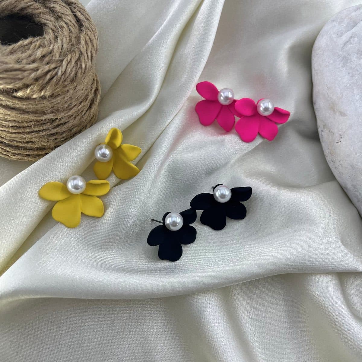 گوشواره زنانه میناکاری مدل مروارید کد E6464 — تصویر ۳