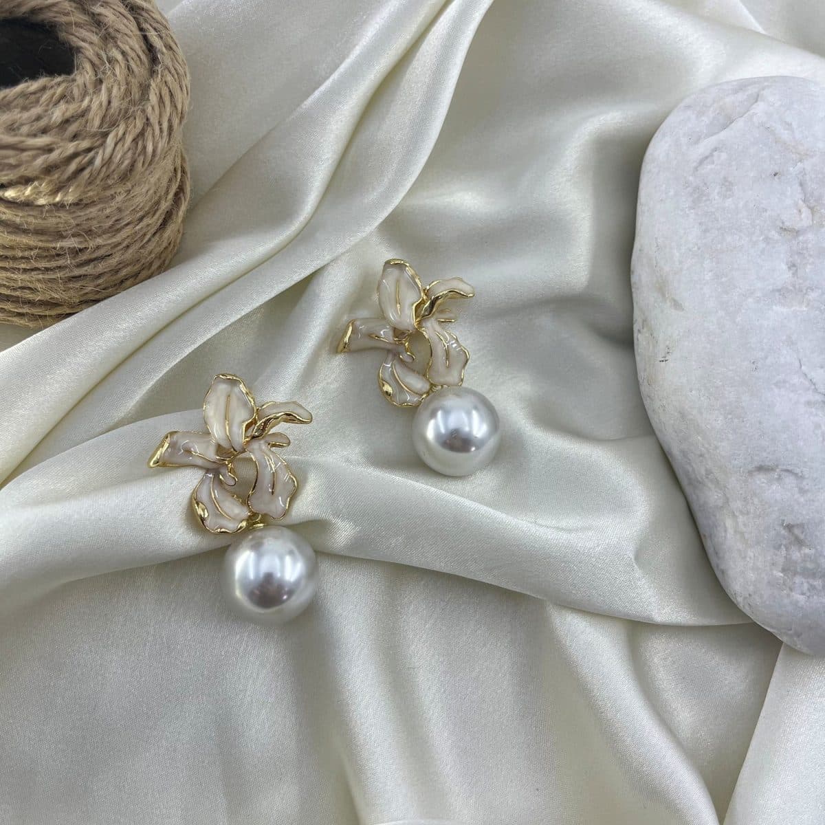 گوشواره زنانه میناکاری مدل مروارید کد E6463 — تصویر ۲