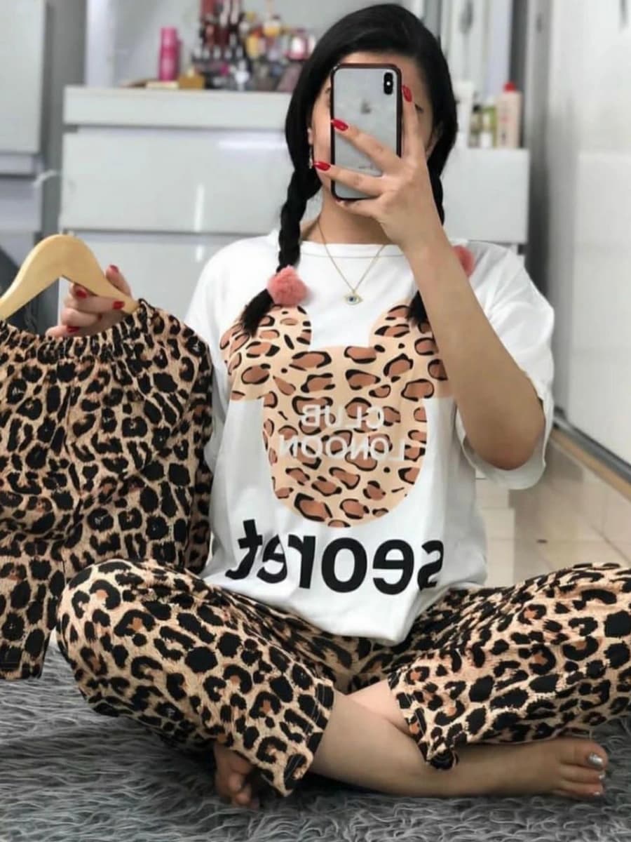 ست لباس راحتی سه تیکه تیشرت و شلوار و شرتک طرح پلنگی رنگ قهوه ای کد 4025