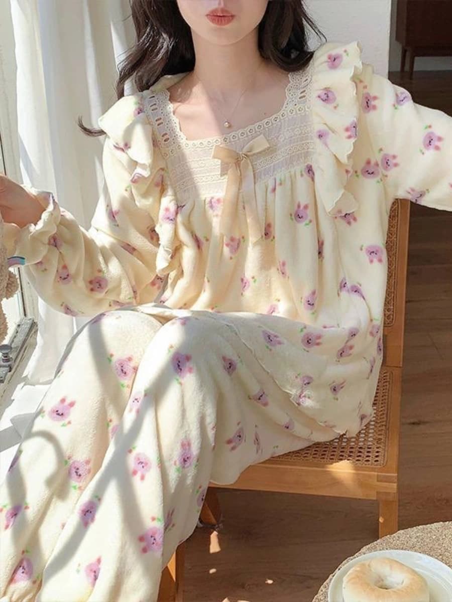 ست لباس راحتی زنانه و دخترانه دو تیکه بلوز آستین بلند و شلوار حوله ای کد 3680