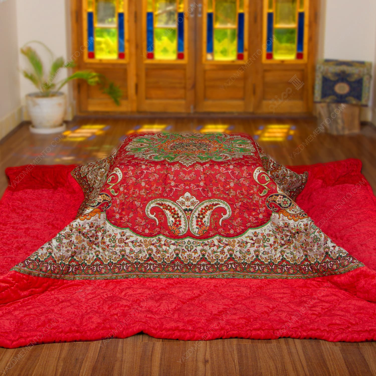 لحاف کرسی دست دوز ترمه طرح ترنج رنگ قرمز و زرشکی