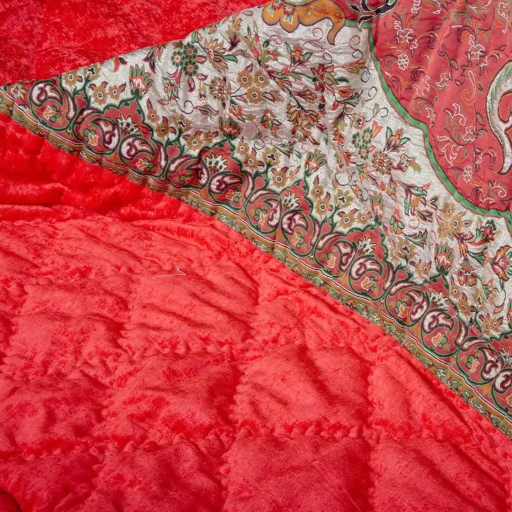 لحاف کرسی دست دوز ترمه طرح ترنج رنگ قرمز و زرشکی — تصویر ۱۲
